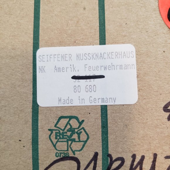 Firefighter nutcracker - Picture 7 of 7